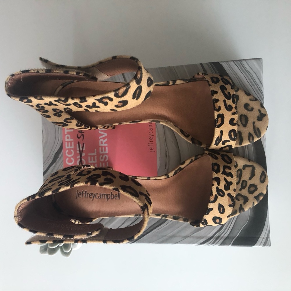 NIB Jeffrey Campbell Lindsay -F Beige Cheeta Sandals 👡